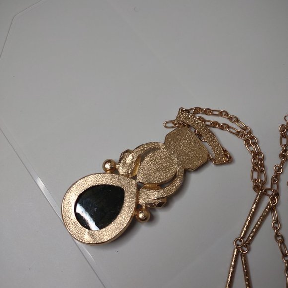 Gold Tone Metal And Plastic Large Pendant Necklace Adjustable 34.5 To 38 Inches - Picture 10 of 11